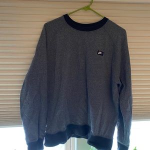 Heathered gray nike sweatshirt!